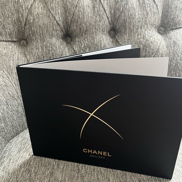 CHANEL Black hardcover coffee table book White soft  book. 10 friendship cards - Picture 1 of 16